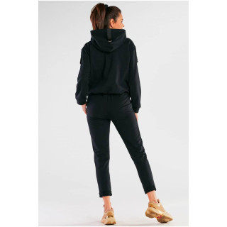 Ženska udobna trenirka u crnoj boji