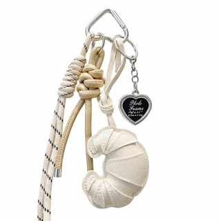 Kožni privjesak s kroasanom